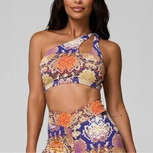 NWT; LICI FIT Colorful Two-Piece Set with Abstract Pattern🌻